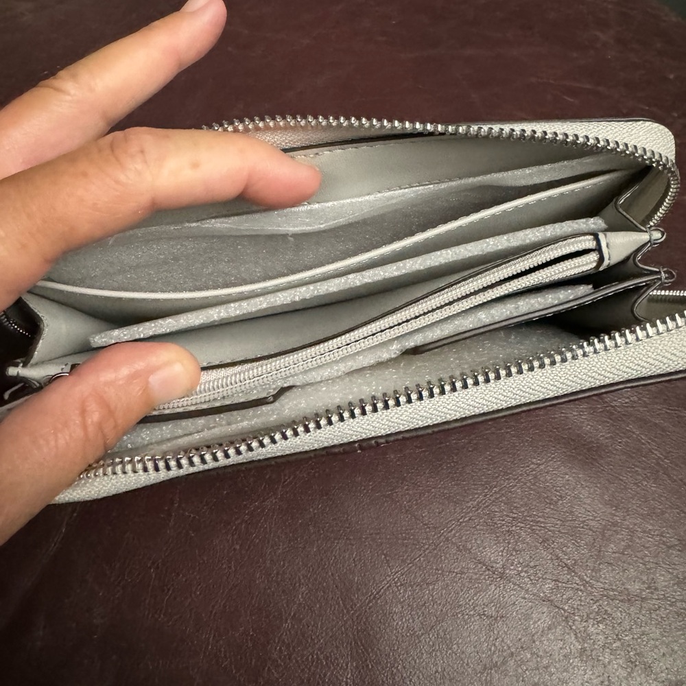 Michael Kors wallet - Picture 5 of 7